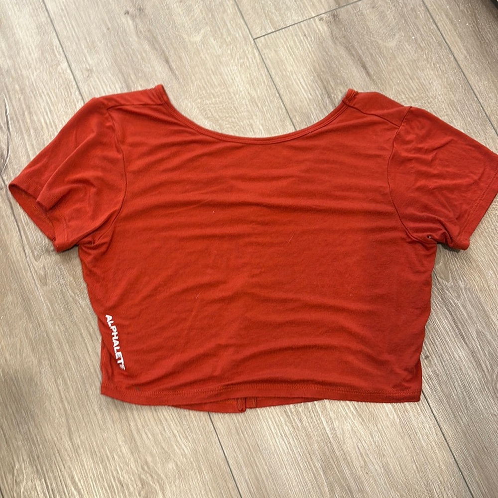 ALPHALETE CROPPED TEE